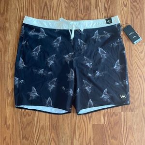🆕 RVCA Board Shorts Mid Length 19” Black & Off White with Shark Pattern Size 42